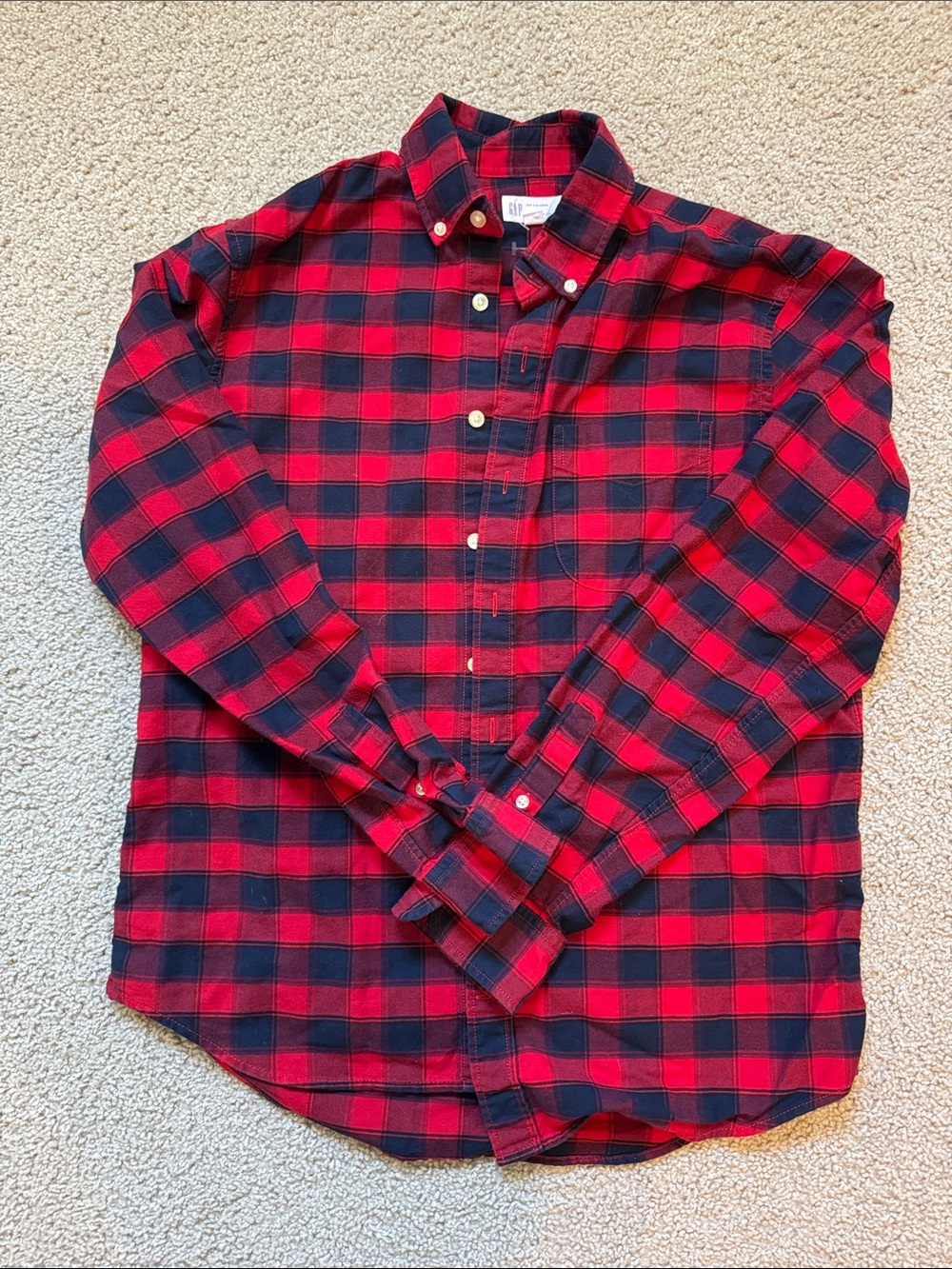 GAP Red and Black Plaid Button-Down Shirt (Small)
